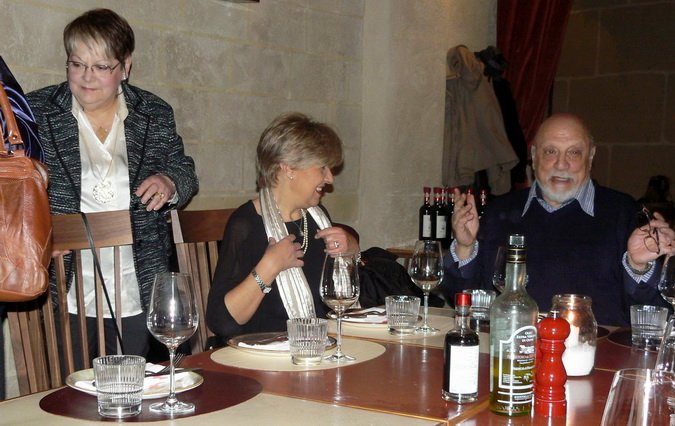 035-Marilisa Valeriani, Carla Sagnotti e Godenzoni benedicente